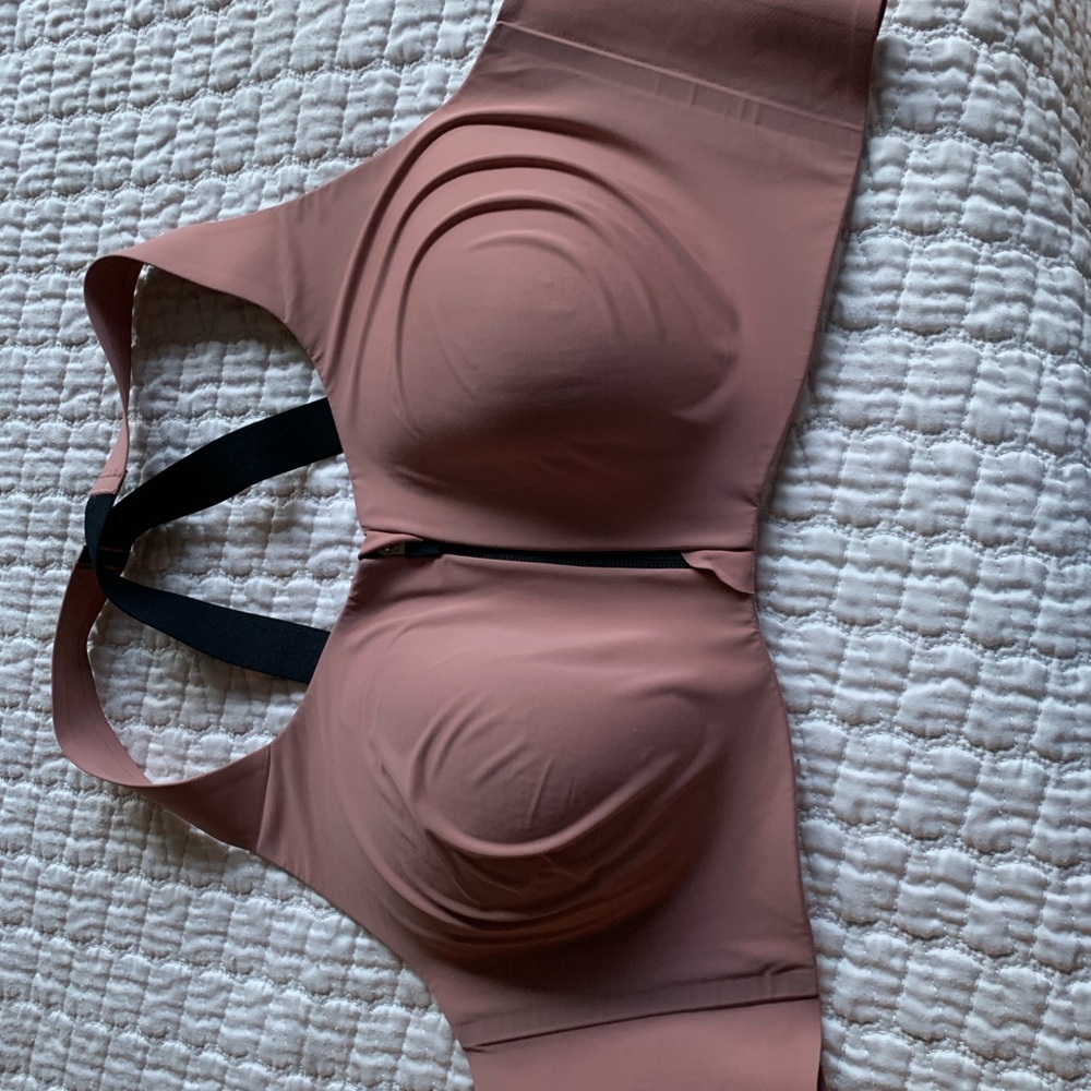 Knix Seamless Bra in Mauve and Black